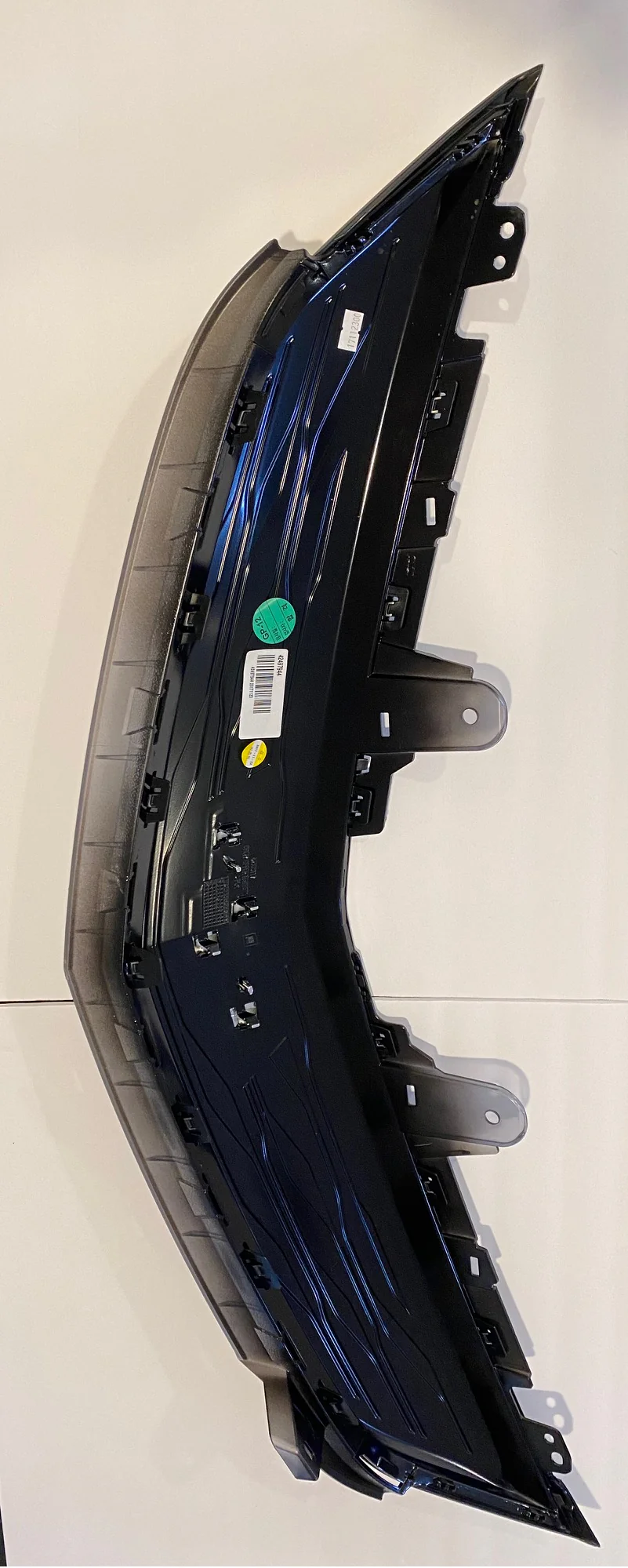 Chevy Bolt EV Front Upper Grille Assembly, Dark Silver, GM 42497944, 2017-2021 - Image 2