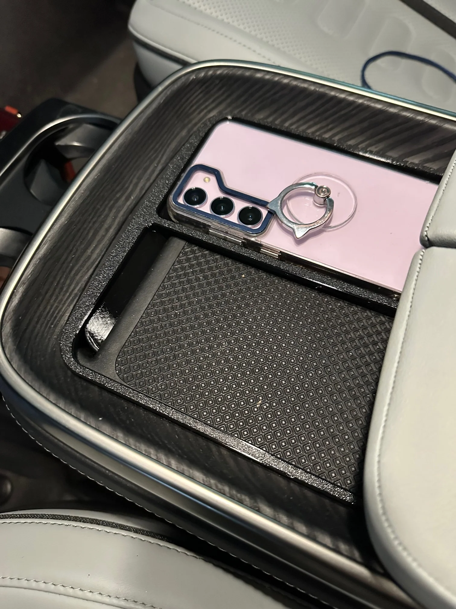 Dual Phone Holder, Stabilizer, For Wireless Charging, for Rivian R1T, R1S - Image 5