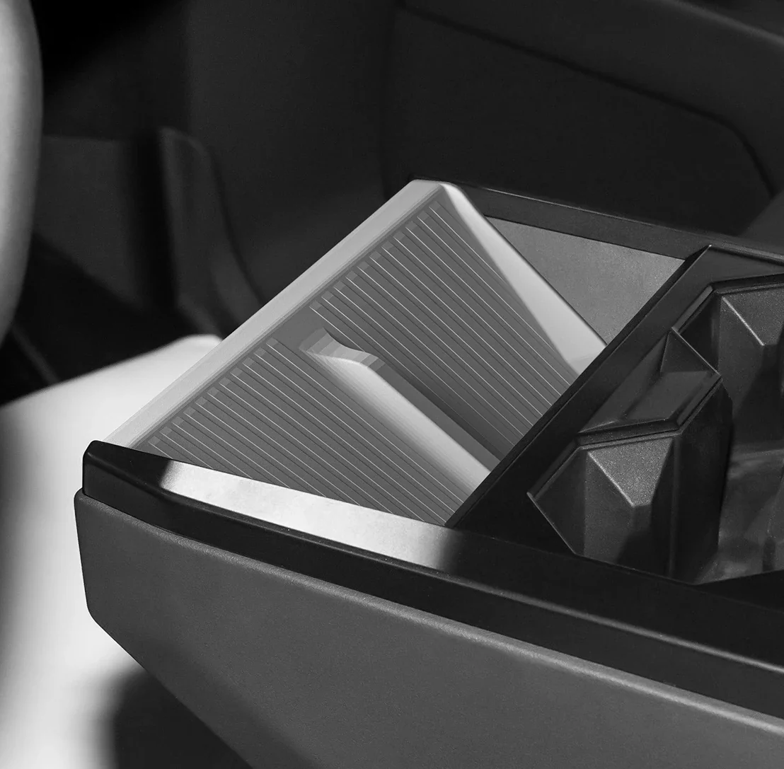 Tesla Cybertruck Center Console Wireless Charging Mat, 2023-2024 - Image 7