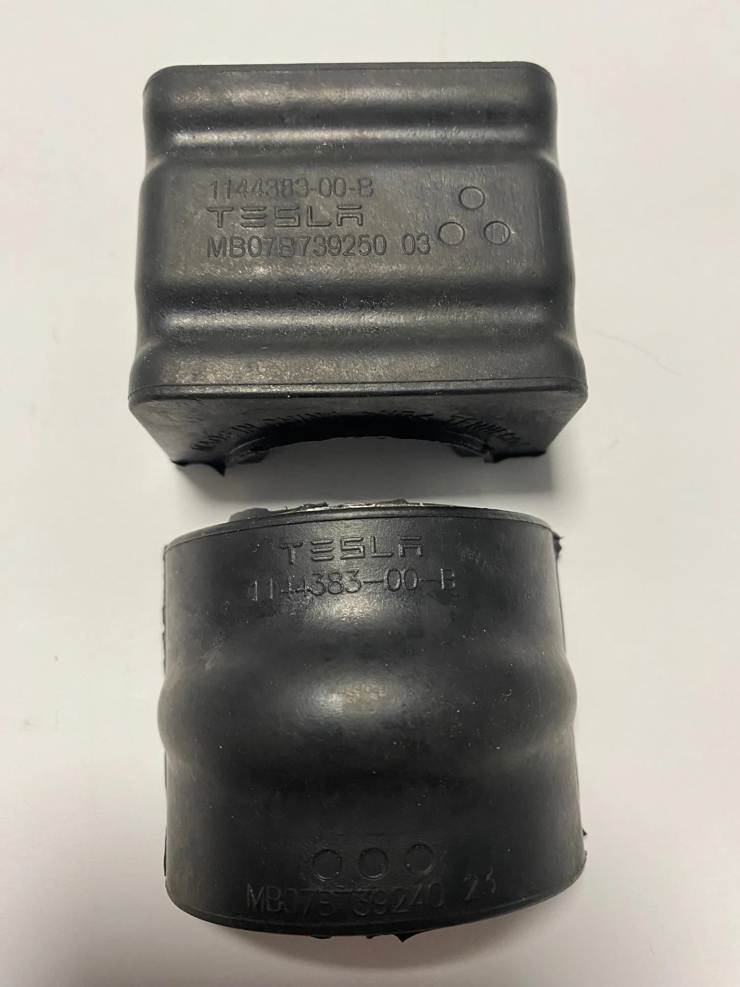 Tesla Model 3, Y Front Sway Bar Stabilizer Bushing, 28mm, 2017-2024 - Image 3