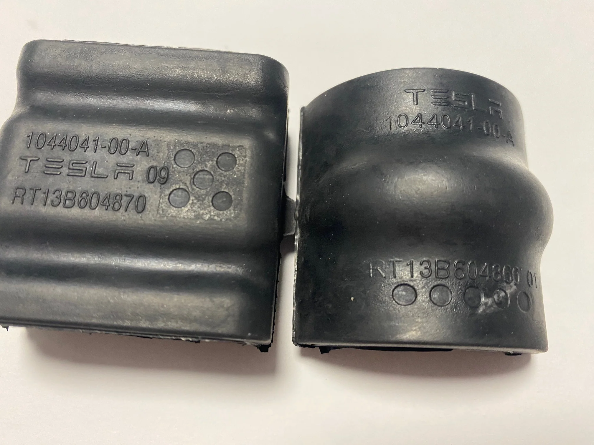 Tesla Model 3 Rear Sway Bar Stabilizer Bushing, 16mm, 2017-2024 - Image 3