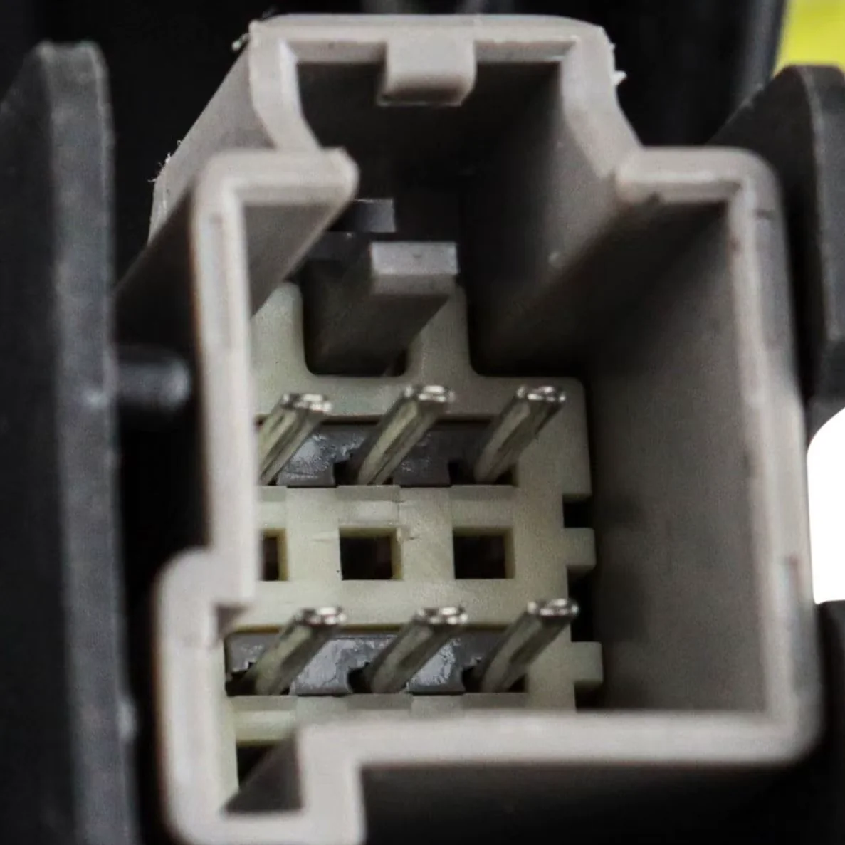 Tesla Model 3, Y Rear Trunk Lid, Liftgate Latch Actuator - Image 2
