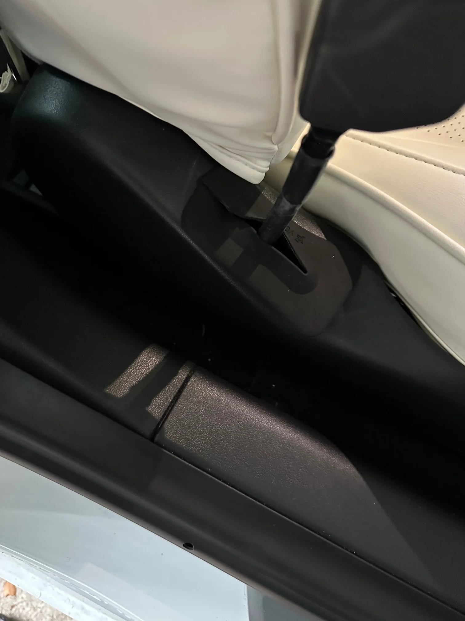 Tesla Model 3, Y Silicone Side Seat Gap Fillers, 2017-2026 - Image 3