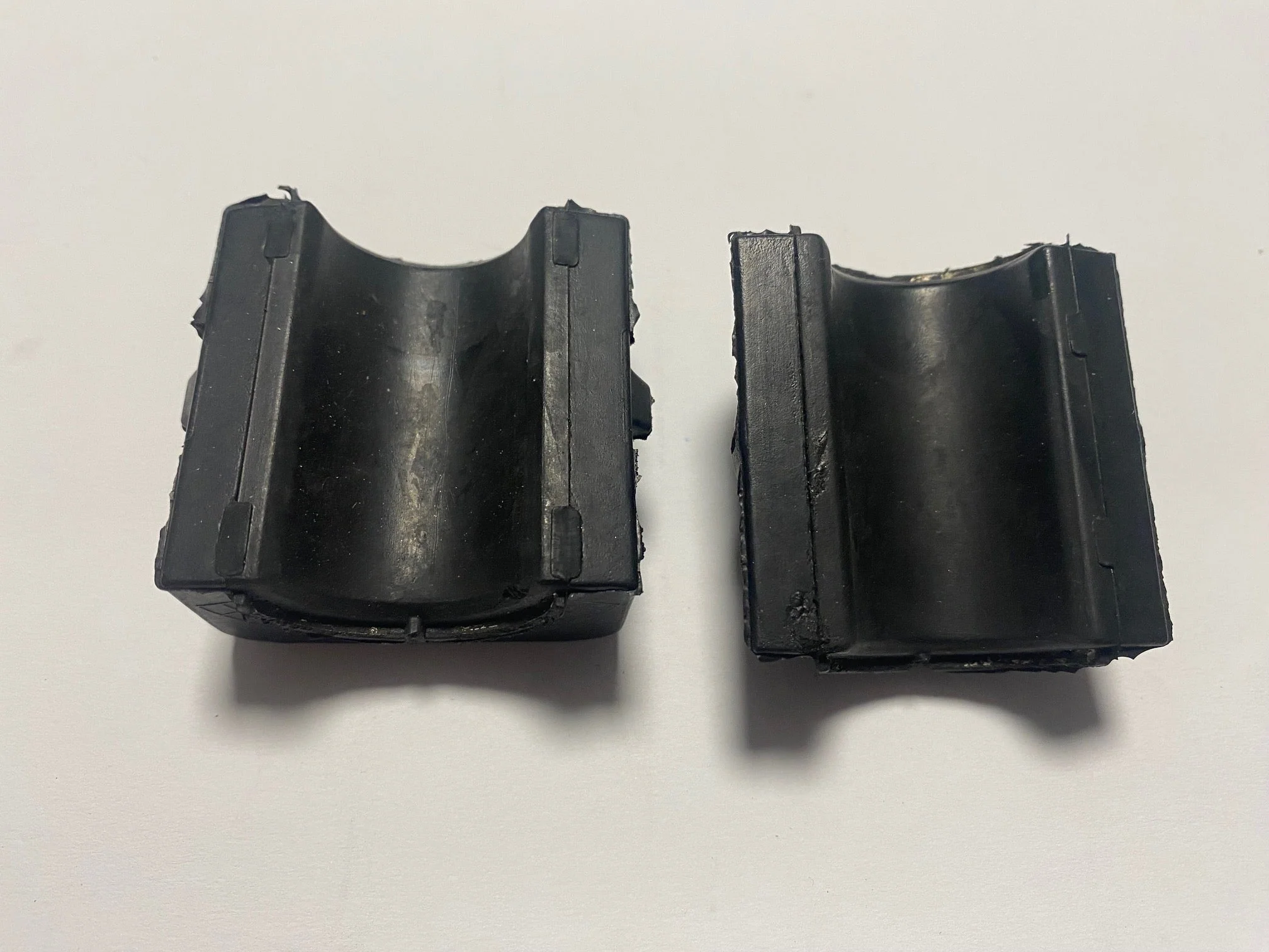 Tesla Model S, Front Sway Bar Stabilizer Bushing, 2012-2021 - Image 2