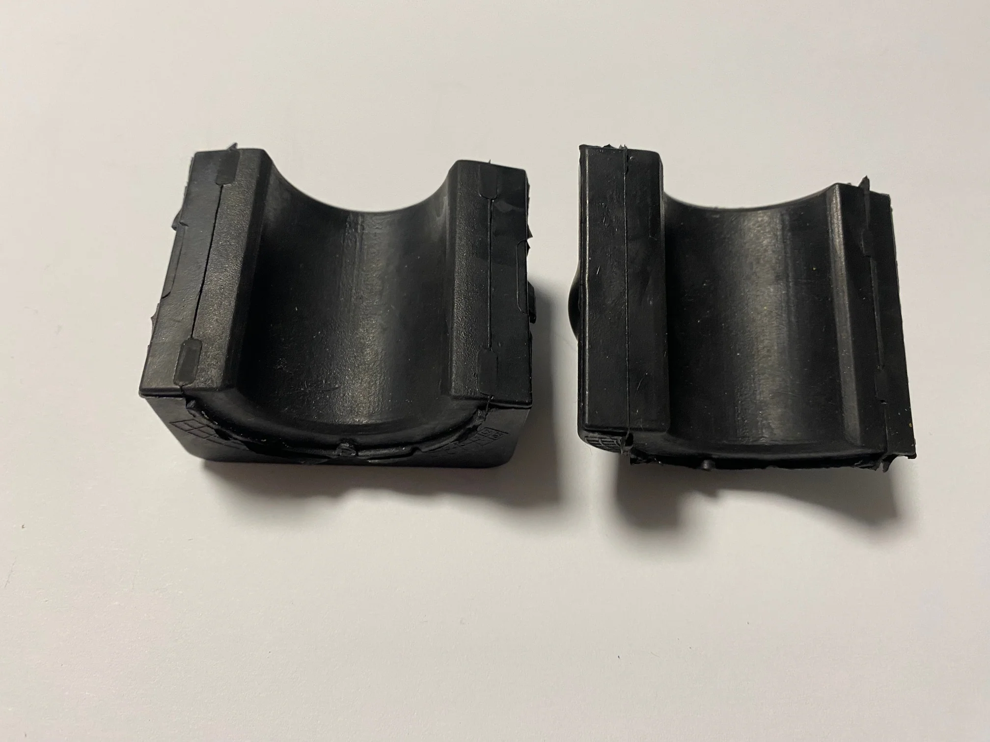 Tesla Model Y Front Sway Bar Stabilizer Bushing, 31mm, 2020-2024 - Image 2