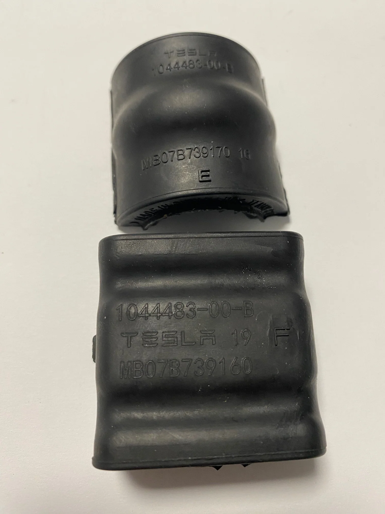 Tesla Model Y, Rear Sway Bar Stabilizer Bushing, 23.6mm, 2020-2024 - Image 3